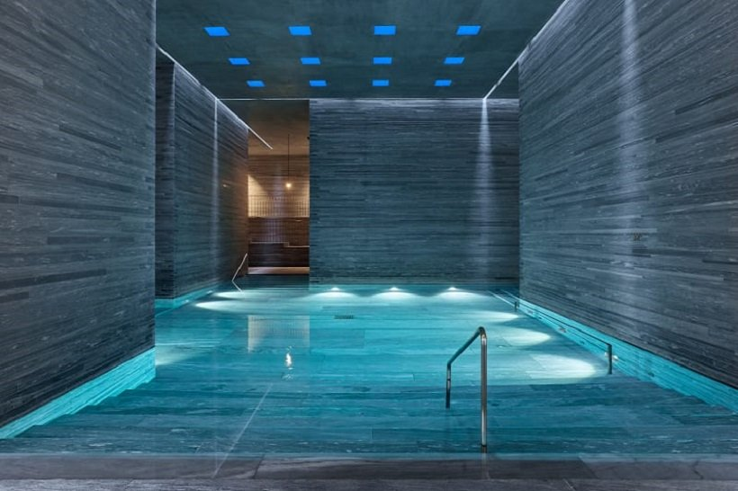 https://www.google.com/url?sa=i&url=https%3A%2F%2Ftecnne.com%2Farquitectura%2Fpeter-zumthor-vals-thermal-baths%2F&psig=AOvVaw3nbjmC8HwZh5lai8g6Hb6e&ust=1728292978170000&source=images&cd=vfe&opi=89978449&ved=0CBcQjhxqFwoTCPj5yIO5-YgDFQAAAAAdAAAAABAE